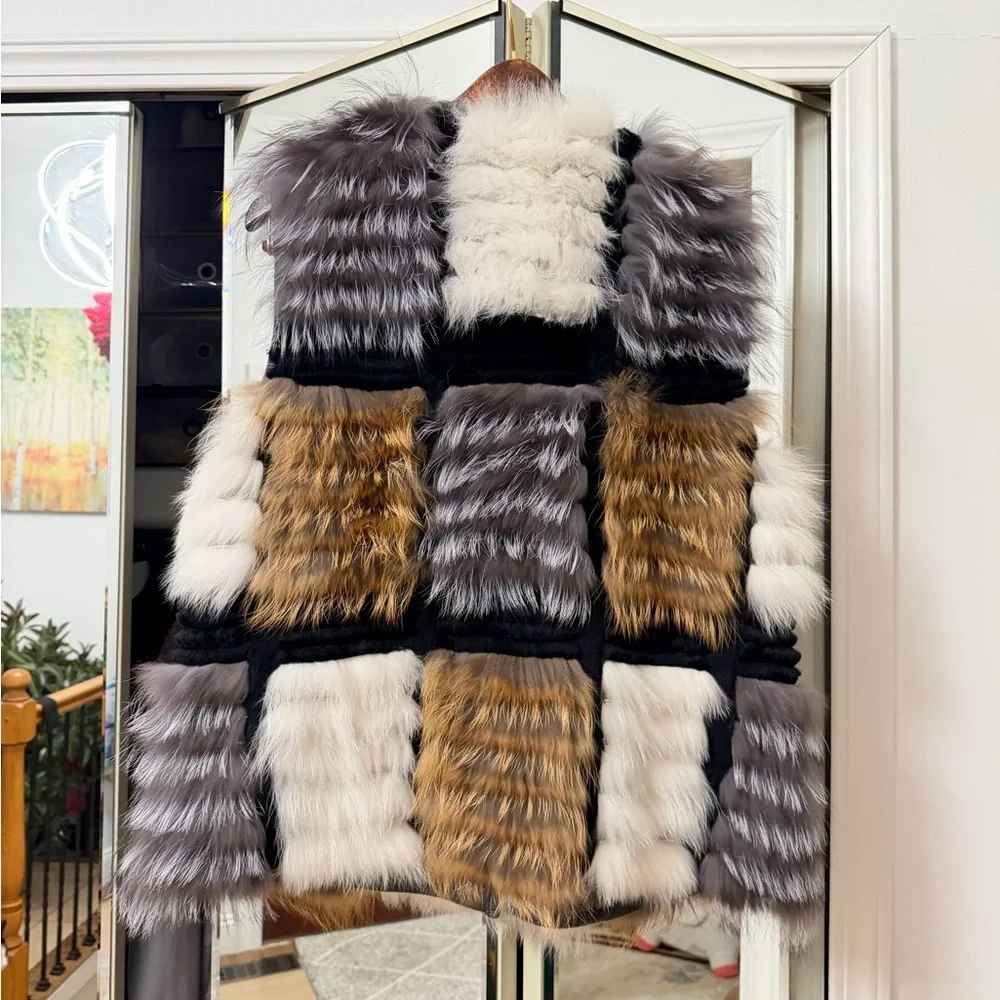 Linda Richards New York Reversible Fur Vest - Picture 2 of 5